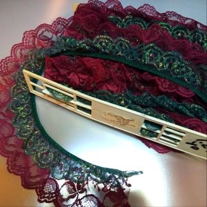 Lace red and green with gold foil strands